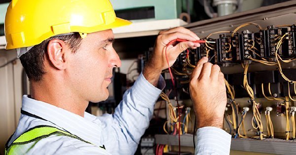 Как найти хорошего электрика во время ремонта
